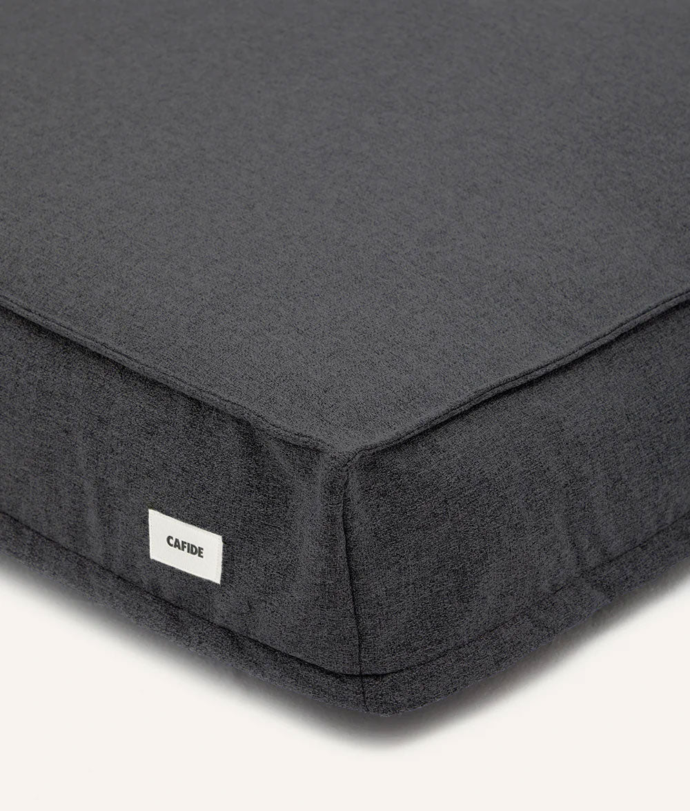 Cafide Cama De Material Reciclado Para Perro Con Tejido Basic Antracita. Modelo Cuadra. - Image 2