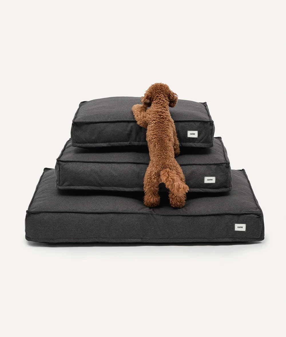 Cafide Cama De Material Reciclado Para Perro Con Tejido Basic Antracita. Modelo Cuadra. - Image 5