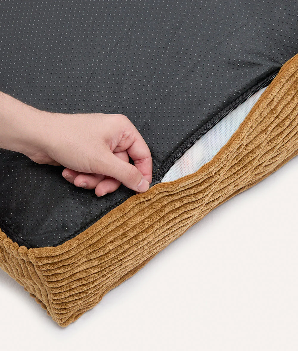 Cafide Cama De Material Reciclado Para Perro Con Tejido De Pana Mostaza. Modelo Cuadra. - Image 5