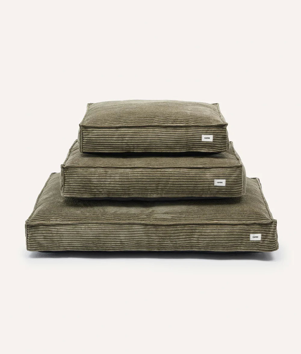 Cafide Cama De Material Reciclado Para Perro Con Tejido De Pana Verde. Modelo Cuadra. - Image 3