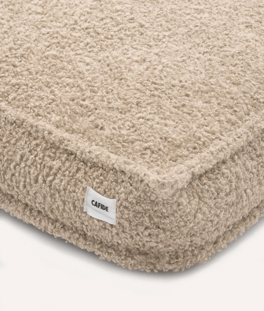 Cafide Cama De Material Reciclado Para Perro Con Tejido Estilo Borreguito Beige. Modelo Cuadra. - Image 2