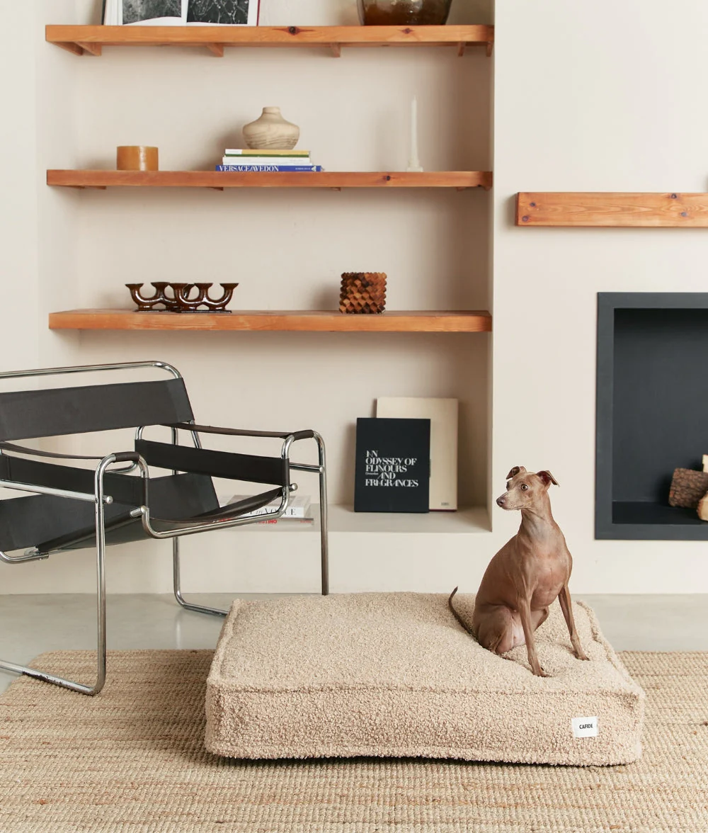 Cafide Cama De Material Reciclado Para Perro Con Tejido Estilo Borreguito Beige. Modelo Cuadra. - Image 3