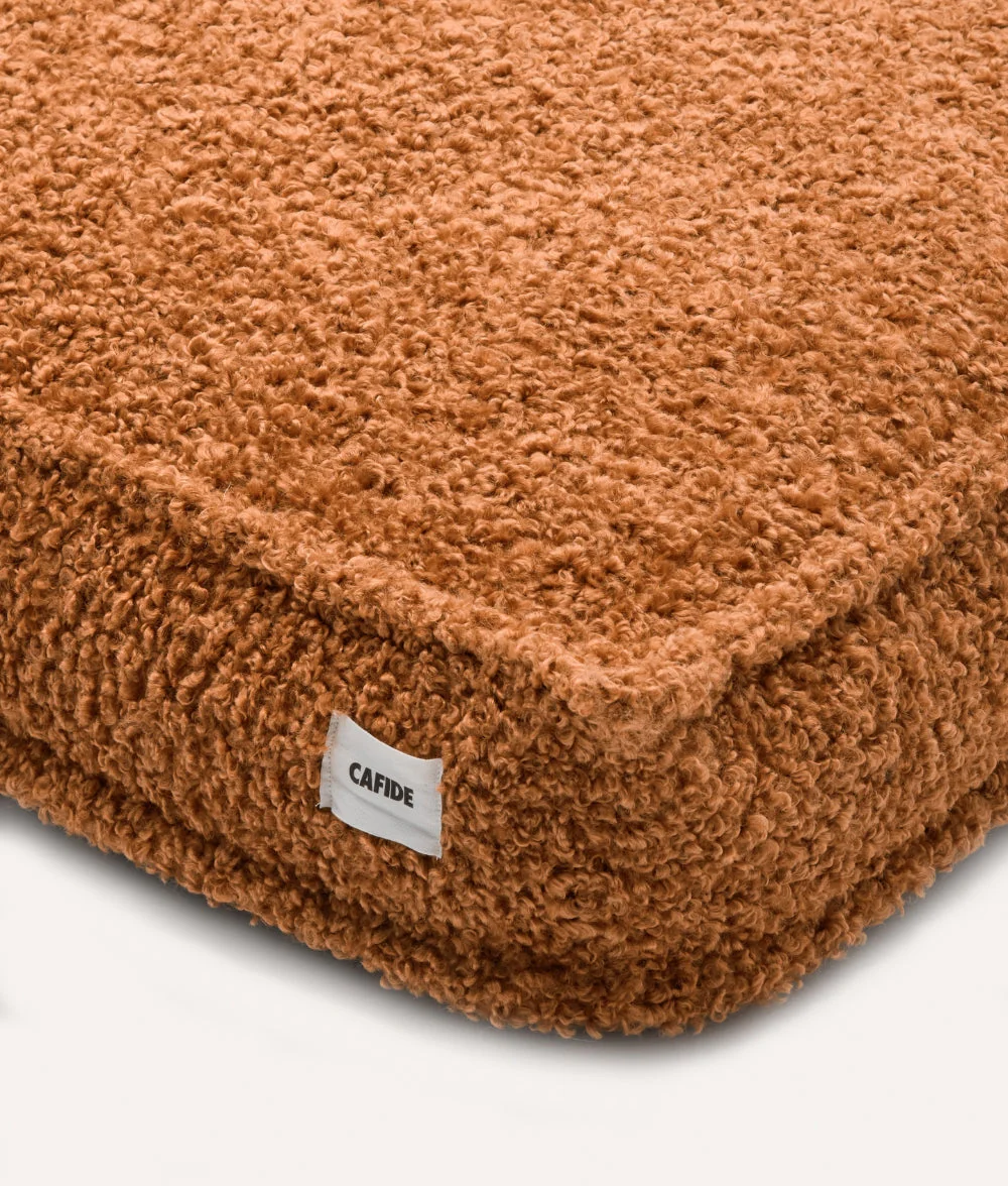 Cafide Cama De Material Reciclado Para Perro Con Tejido Estilo Borreguito Mostaza. Modelo Cuadra. - Image 2