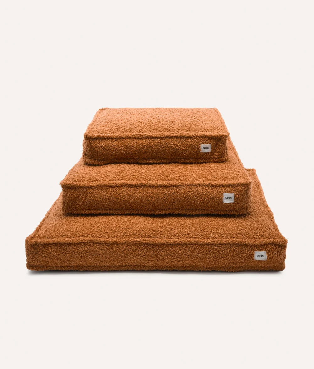 Cafide Cama De Material Reciclado Para Perro Con Tejido Estilo Borreguito Mostaza. Modelo Cuadra. - Image 5