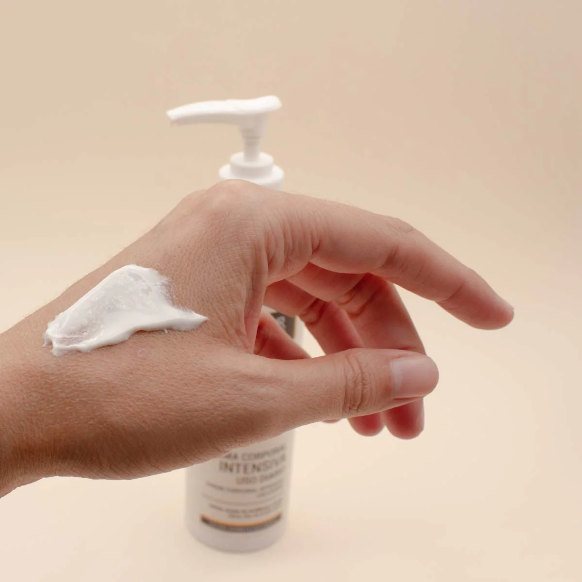 Crema Corporal Reparadora Bio 300 Ml | Nutre Y Regenera La Piel | Hidratación Intensiva | Piel Seca - Image 3