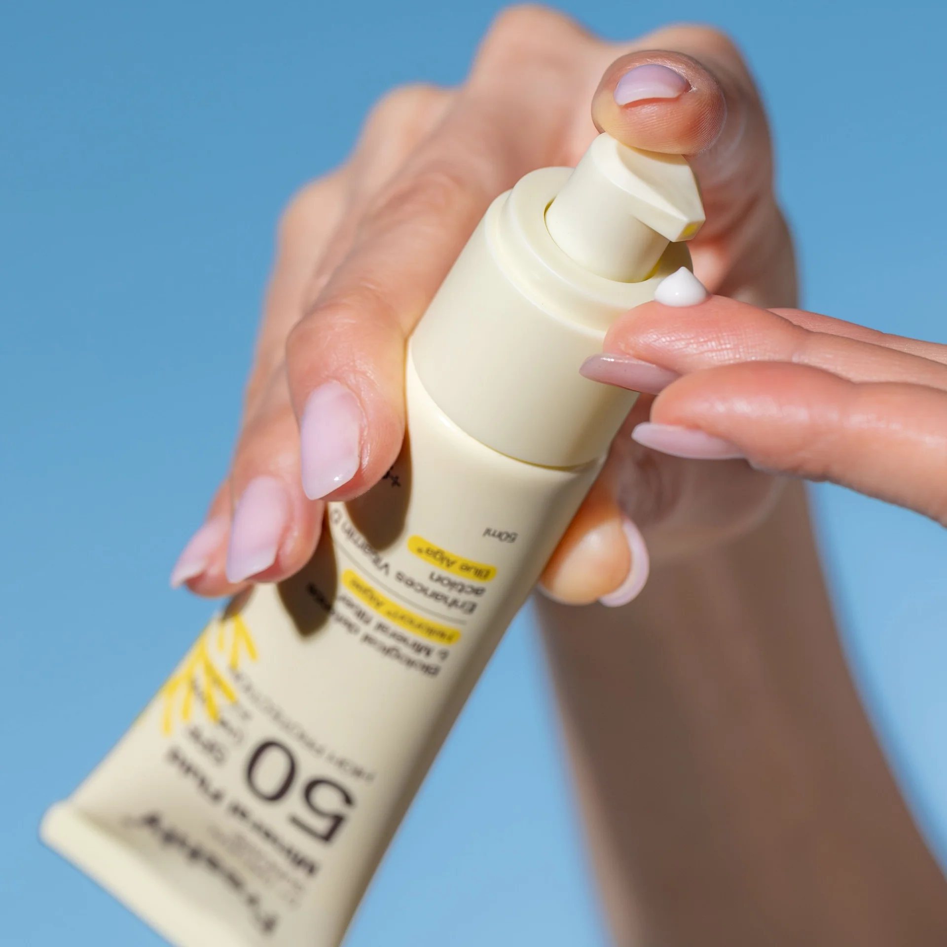 D+ Natural Suncare Mineral Fluid SPF50 50 ml - Image 3
