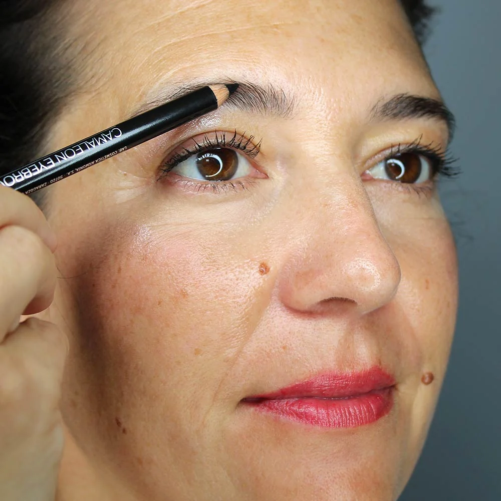 Lápiz De Cejas Negro Camaleon Cosmetics - Image 2