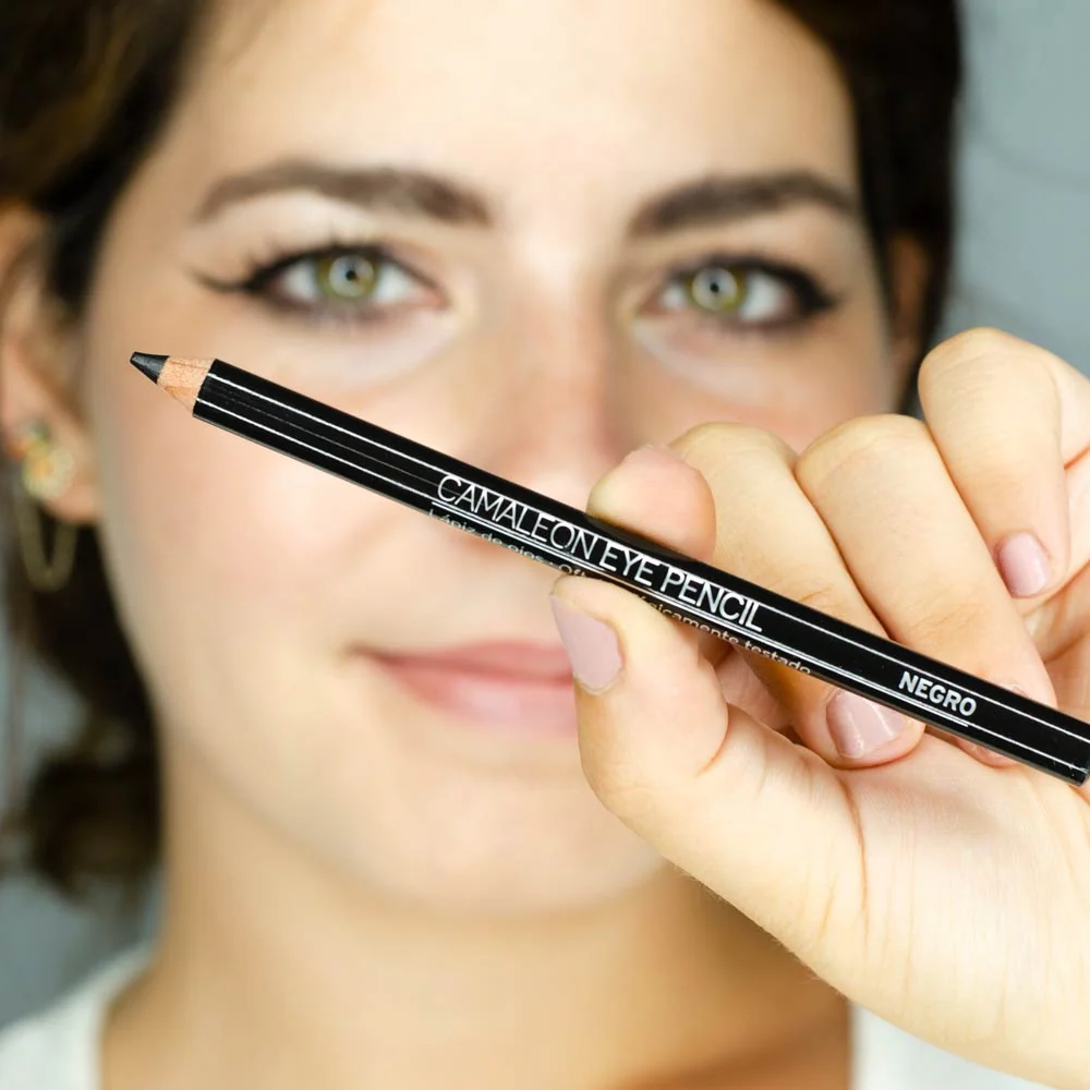 Lápiz De Ojos Negro Camaleon Cosmetics - Image 4