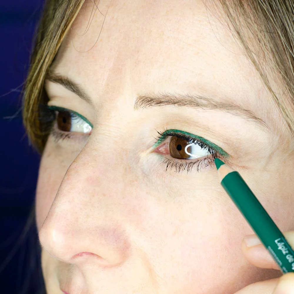 Lápiz De Ojos Verde Esmeralda Camaleon Cosmetics - Image 2