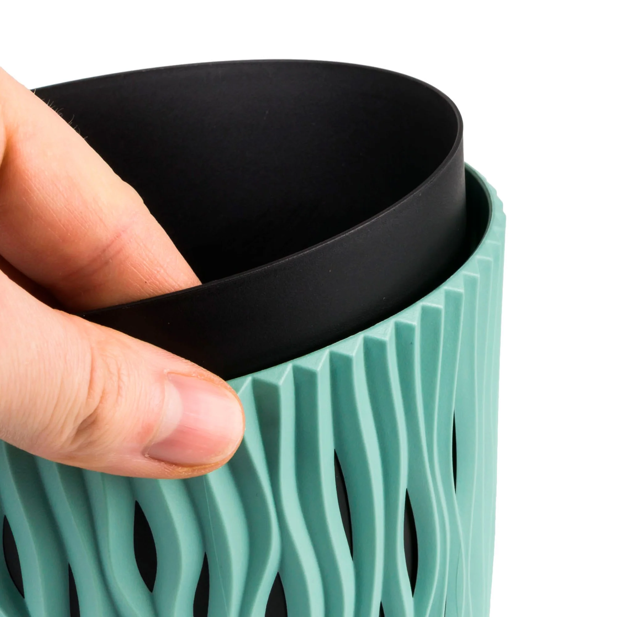 Maceta Redonda De Plastico Sandy Round En Color Salvia 15,8 (largo) X 15,8 (ancho) X 13,8 (alto) Cm - Image 5