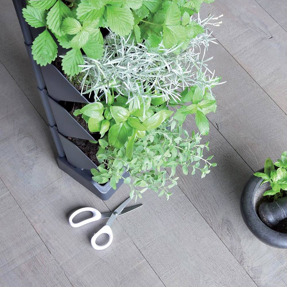 Macetero Vertical Prosperplast Mini Cascade De Plastico En Color Blanco 19,5 (largo) X 11,4 (ancho) X 47,5 (alto) Cm Con Tijeras De Jardin - Image 5